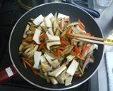 食感を楽しむ♪カレーきんぴらのナッツ和え作り方2写真