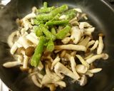 ☆トマトカレーパスタアスパラしめじ入り☆作り方3写真