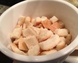 パンの耳の黒胡椒とツナマヨネーズ焼き。作り方1写真