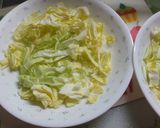 5分で簡単!キャベツにキムチと温玉のせ作り方1写真