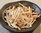 椎茸の軸とツナの甘辛生姜きんぴら作り方1写真