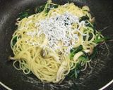 麺つゆで♡ほうれん草としめじのパスタ作り方5写真