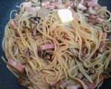秋簡単昼食夕飯！ワンパンきのこのバター醤油パスタ作り方5写真