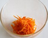 わさび菜・三つ葉・人参・ウィンナーサラダ作り方3写真