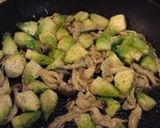 蕾菜と塩麹茸のにんにく炒め作り方4写真