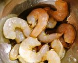 ビールもゴハンもすすむ！海老のピリ辛炒め作り方3写真