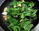鶏むね肉とほうれん草の炒め物作り方4写真