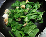 鶏むね肉とほうれん草の炒め物作り方4写真