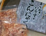 重さで味付け★鰹節入り【コンニャク煮】作り方1写真