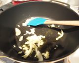 茄子と玉ねぎが入ったひき肉のピリ辛炒め作り方1写真