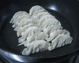 ＴＨＥ失敗しない羽根つき餃子 「焼き方」作り方2写真