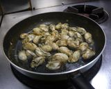 牡蠣のカレーハーブオイル漬け☆作り方3写真