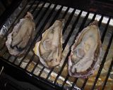殻つき牡蠣を調理シェフ作り方3写真