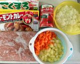 パンにも合う♪フルーティな挽肉カレー作り方1写真