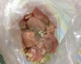 漬け込んで焼くだけ！鶏肉のハーブ焼き作り方1写真