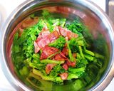 食卓を彩る！菜の花とベーコンのおひたし作り方3写真