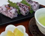 生ゆかりと梅干しのおにぎり作り方5写真