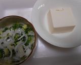 絹ごし豆腐にしらすと長葱のごま油和えのせ作り方2写真