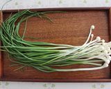 酢が決め手!野蒜(のびる)の醤油麹炒め作り方1写真