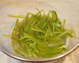 切干大根・たくあん・茎わかめの彩りサラダ作り方3写真