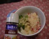 ほうれん草とカニカマの燻製風味のおにぎり作り方2写真
