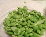 枝豆とサラミ、オリーブのピリ辛サラダ作り方1写真