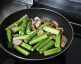 アスパラとエリンギのにんにくバター炒め作り方3写真