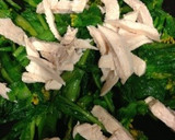菜の花と鶏胸肉のからしマヨ和え❁作り方1写真