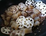免疫力UP!レンコンとひき肉の炒め物☆作り方6写真