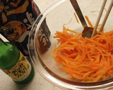 揚げ玉のっけ♪　人参のレモン麺つゆ和え作り方2写真