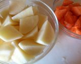 じゃがいもの彩り味噌汁作り方1写真