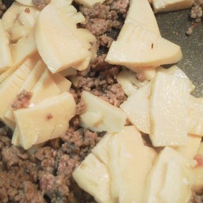 簡単お弁当にも◎筍の水煮と挽肉の甘辛炒め by 郁．． 【クックパッド