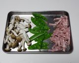 スナップエンドウとしめじのスープスパ作り方1写真