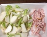 カブとベーコンの☆簡単しょうゆ炒め♡作り方1写真
