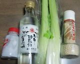 ボウルをゆすって味付ける、セロリのナムル作り方1写真