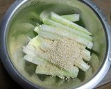 ボウルをゆすって味付ける、セロリのナムル作り方3写真