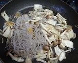 きのこと糸こんにゃくのガーリック炒め作り方3写真