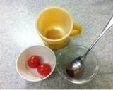 カップで トムヤム トマトコンソメスープ作り方1写真