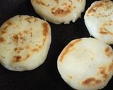 バターしょうゆ味♡やみつきじゃがいももち作り方9写真