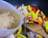 鶏もも肉のパプリカ煮込み☆ポテト添え作り方8写真