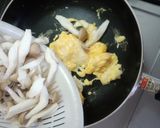 簡単!!卵としめじの炒め物!!作り方6写真
