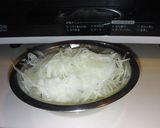 簡単に辛味を取る！新玉葱のおかか和え♬作り方1写真
