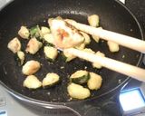 鶏とズッキーニのピリ辛醤油炒め作り方2写真
