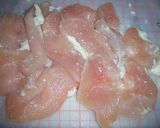 塩麹＊ムネ肉のクリーミィ（みそマヨ）炒め作り方1写真