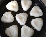 フライパンで簡単バター醤油の焼きおにぎり作り方3写真