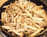 シンプルに！キノコと新玉ねぎの醤油炒め作り方2写真