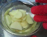 春です♪新じゃがと新玉ねぎの味噌汁★作り方1写真