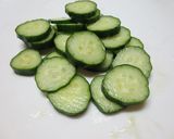 胡瓜とソーセージのオイスター炒め☆作り方1写真