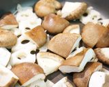 簡単でゴメンネ♪椎茸とレンコンの炒め物。作り方1写真