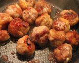 お弁当に♪豚こま団子のオイスター炒め作り方4写真